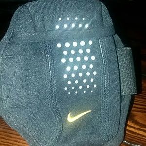 Nike running arm pocket